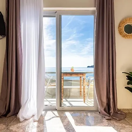 Potam'sea Bliss 2 - Front, Parking & Sun Beds * Himara