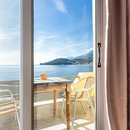 Potam'sea Bliss 2 - Front, Parking & Sun Beds Himara